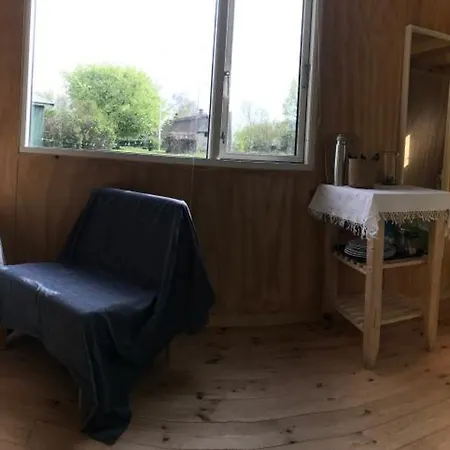 キャンプ場 Den Sorte Friluftshytte Pa Skaro スベンボー