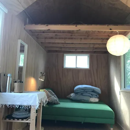 Den Sorte Friluftshytte Pa Skaro Campsite Svendborg